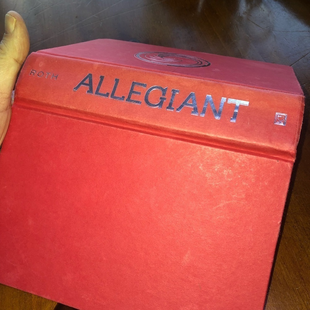 Allegiant by Veronica Roth - no 2 of the Divergent series- young and old reading